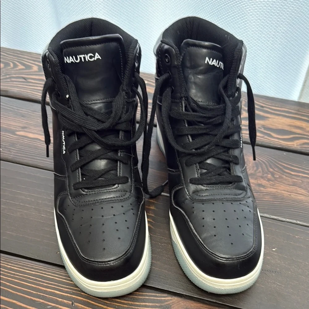 Nautica Black and White Sneakers with Classic Silhouette - Picture 3 of 6